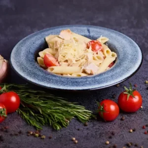 Пенне с курой и овощами